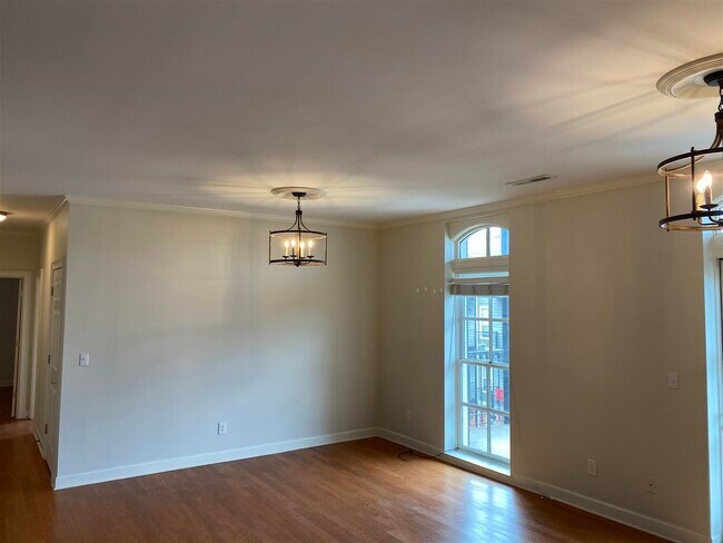 Photo - 113 Harbor Town Square