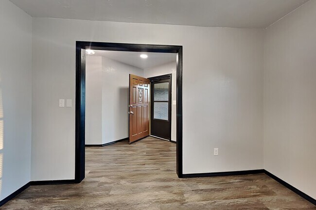 Photo - 640 N Markwell Ave