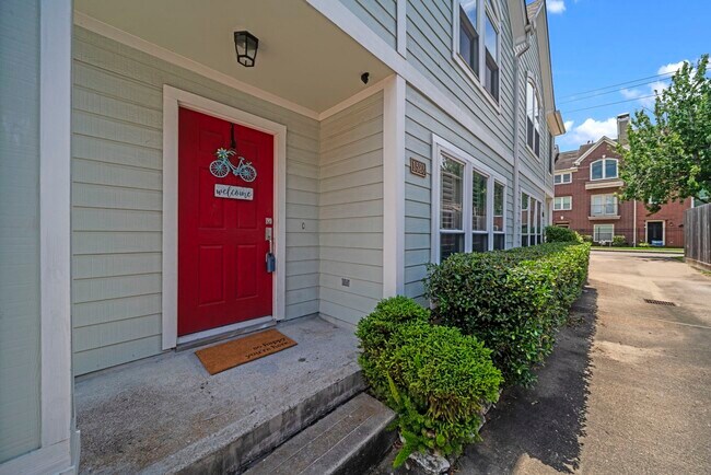 Building Photo - 1523 Cook St Rental