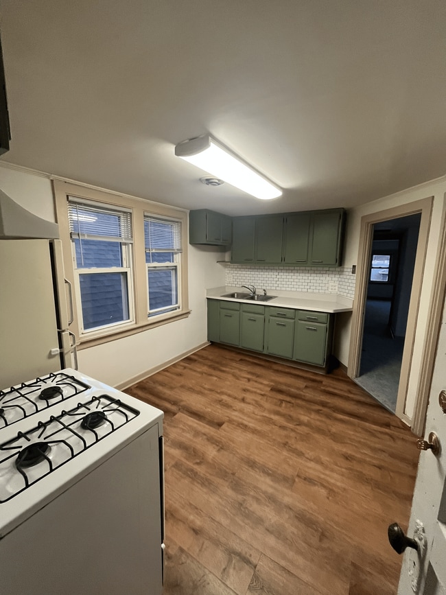 Building Photo - 5131 W Dakin St Unit 3