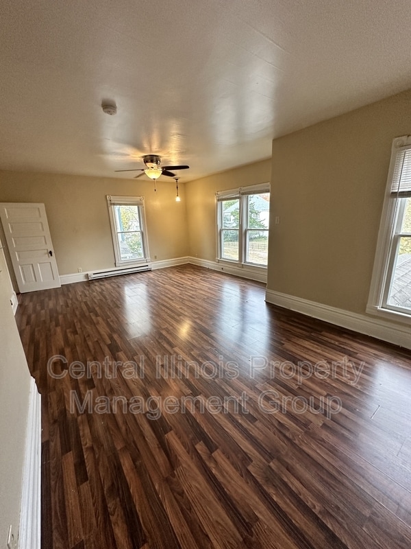 Photo - 311 E Locust St