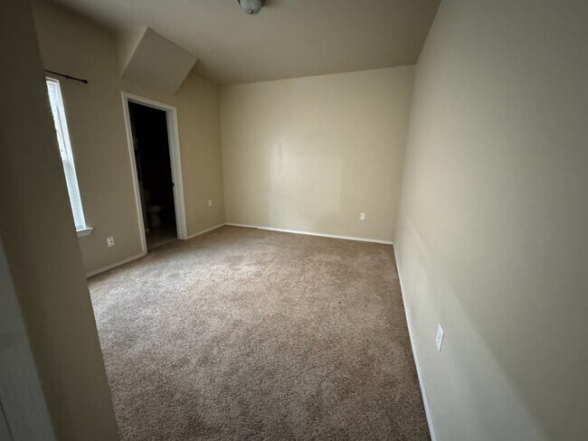 Photo - 1001 Pile St