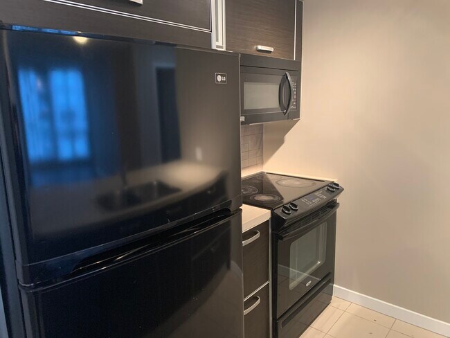 1702-13688 100 Avenue Includes