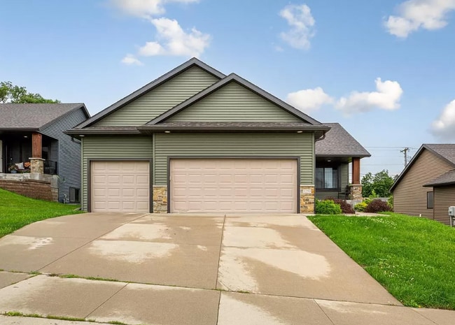 Photo - 1253 Turnberry Dr SE