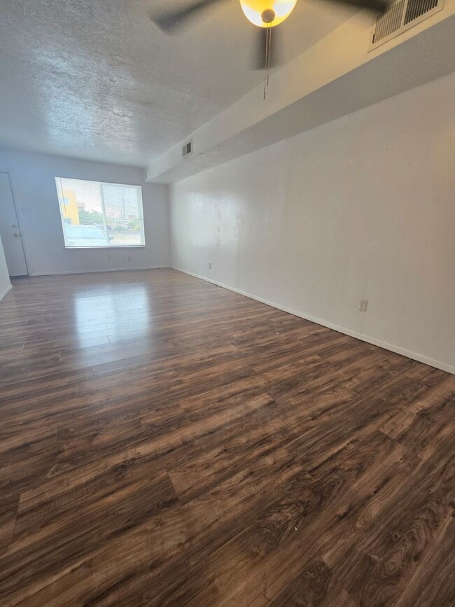 Building Photo - 2 bedroom unit near UNM