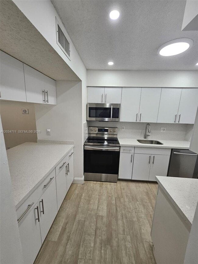 Building Photo - 19800 SW 103rd Ct Unit 201