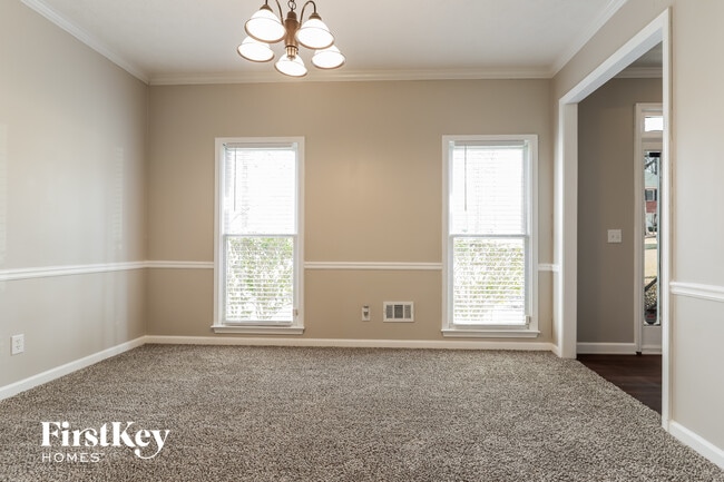 Photo - 571 Hilton Ave