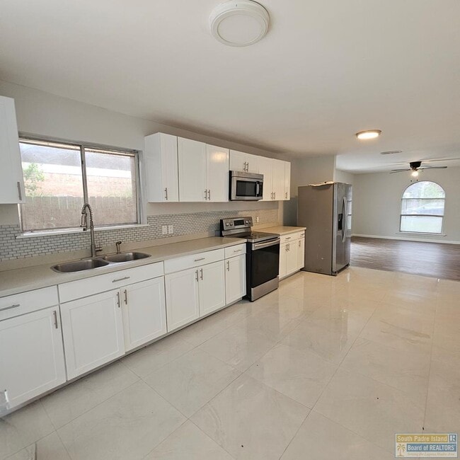 Photo - 14 Laura Ln
