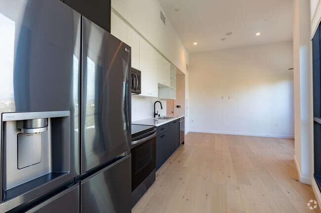1BR, 1BA Kitchen
