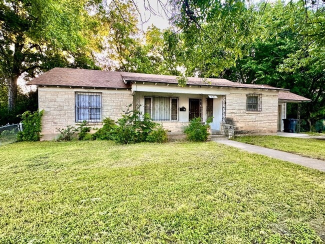 Photo - 3 bed/2bath with W/D connections and 2 garages