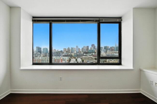 Building Photo - 250 King St Unit 1609 Rental