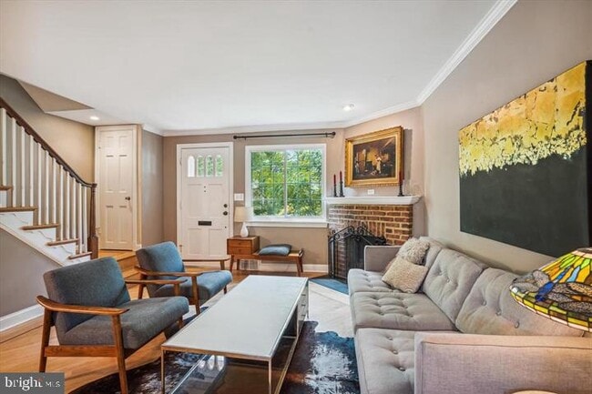 Building Photo - 705 Avon Pl