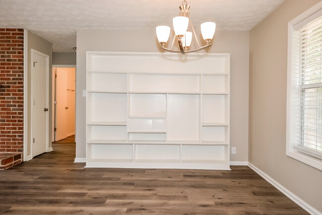 Photo - 5406 Cindy Ln SE