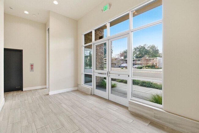 Photo - Gorgeous & Modern Los Altos Condo Unit 2020