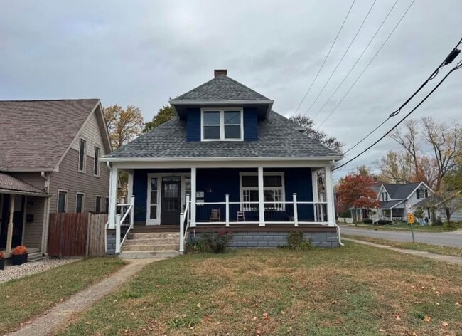 Photo - 100 W King St