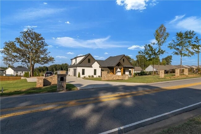 524 Martins Chapel Rd