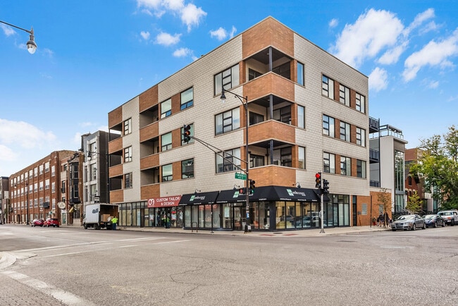 Building Photo - 1555 N Wood St Unit 202