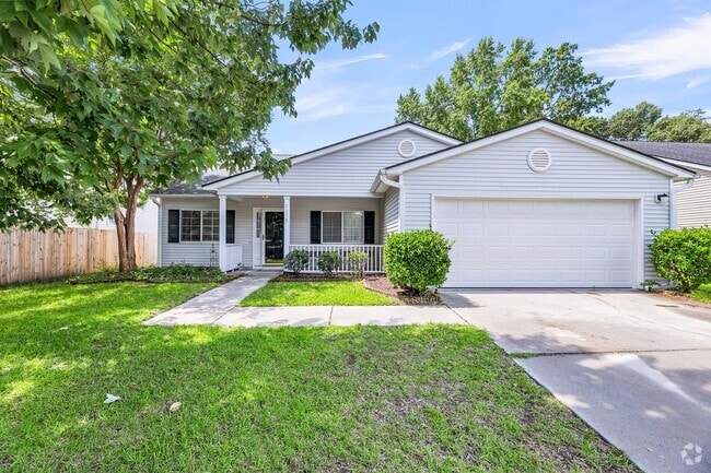 Building Photo - Stylish Living with Spacious Backyard! Rental