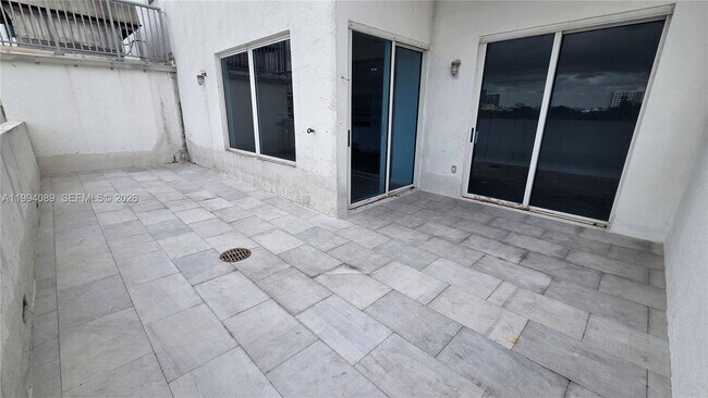 Photo - 10 SW South River Dr Unit 609