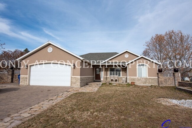 Photo - Attractive 4 Bed 3 Bathroom Home: Backing Park - 2 Car Garage