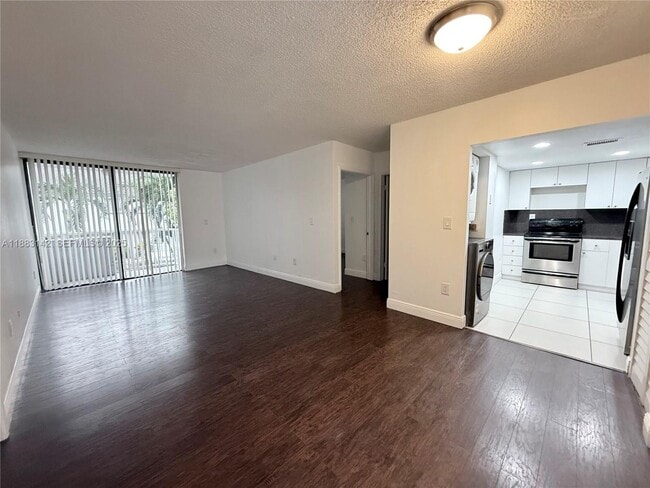 Photo - 8261 NW 8th St Unidad 227