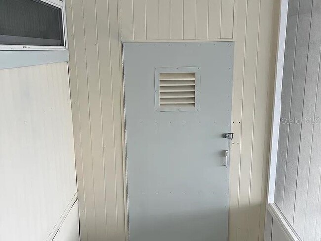 Photo - 15435 Lakeshore Villa St