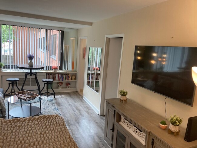 Photo - 1021 Arlington Blvd Unidad 436