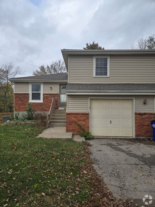 Building Photo - Beautiful Olathe half duplex! Rental