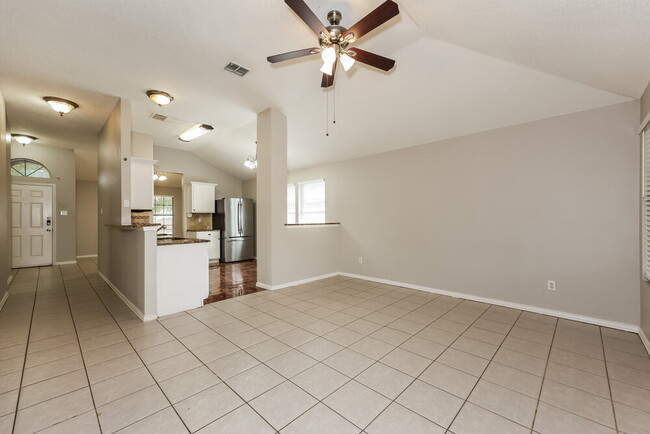 Photo - 321 Taylor St