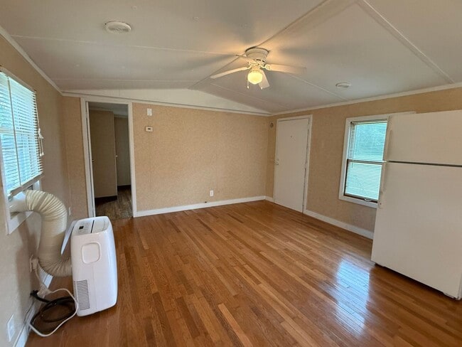 Photo - 2 bedroom, 1 bath Mobile Home