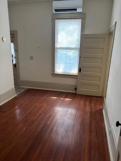 Photo - 112 W Calhoun St