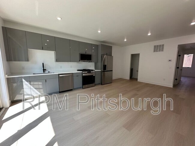 Photo - 1403 Sarah St