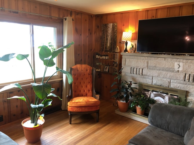 Photo - 410 N Hillsdale Dr