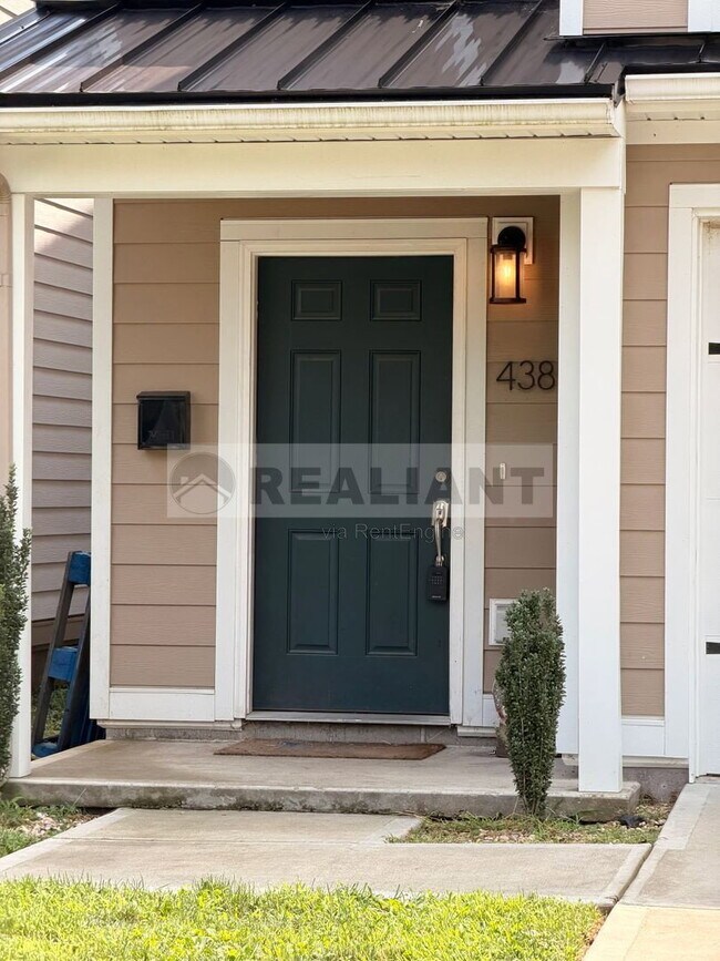 Photo - 438 Kenton St