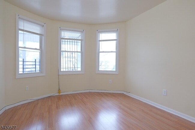 Photo - 84 Scheerer Ave
