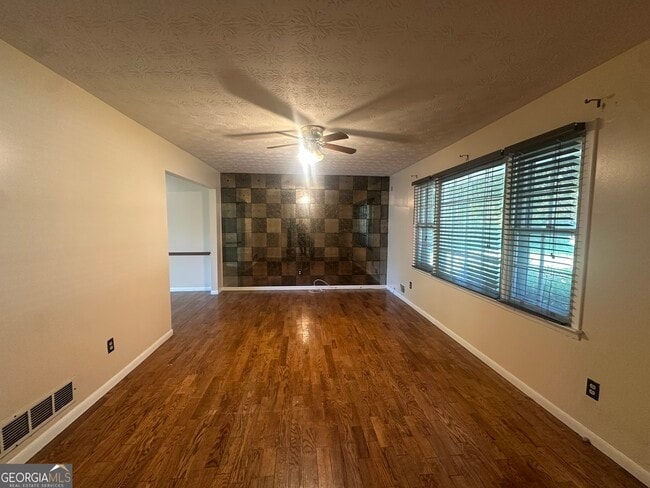 Photo - 6859 Mystic Ln