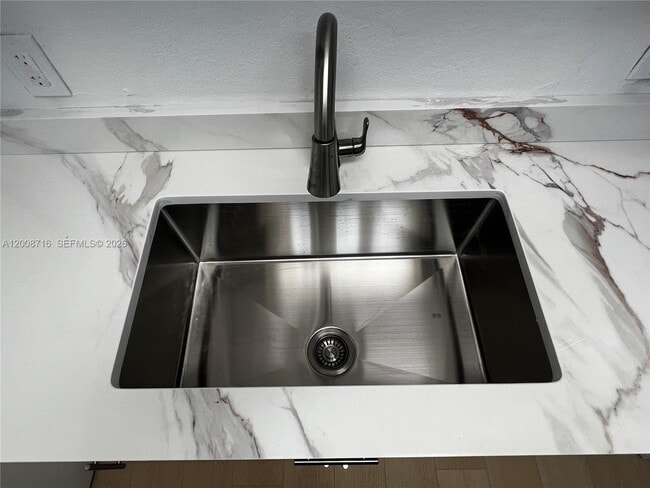 Photo - 7124 Southgate Blvd