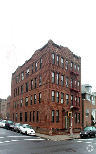 Photo - 795 Linden Blvd