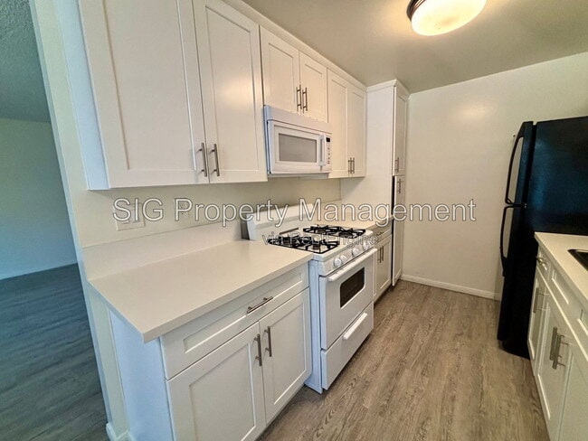 1126 E Doran St Unit E