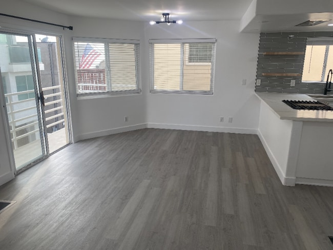 Photo - 213 Moonstone St