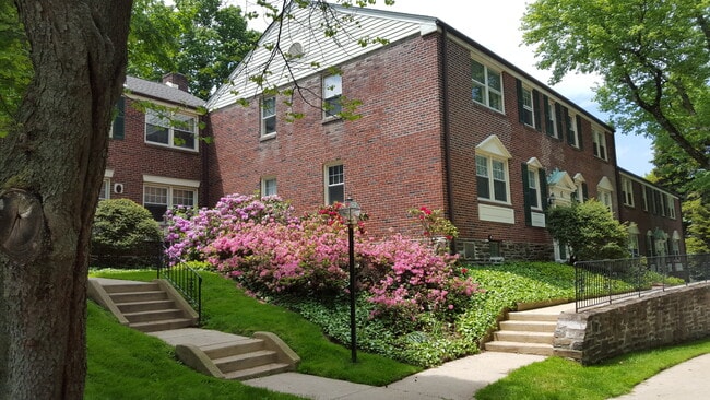 Second floor corner unit - 500 E Lancaster Ave Condo Unit 109