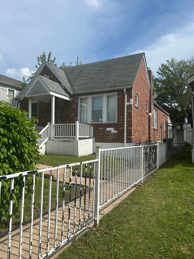 Photo - 2218 Farrar St