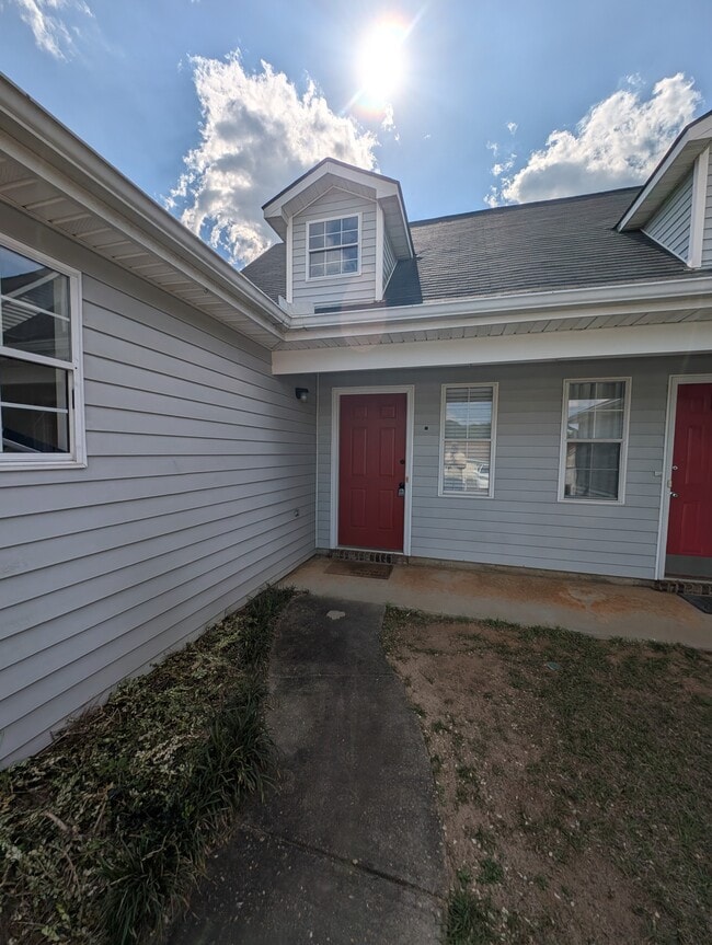 Building Photo - 408 S Woodburn Dr