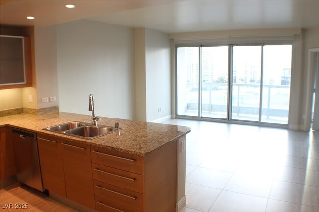 Building Photo - 222 Karen Ave Unit 1006