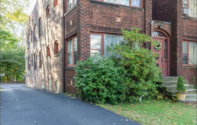 2284 Bellfield Ave Unit 3