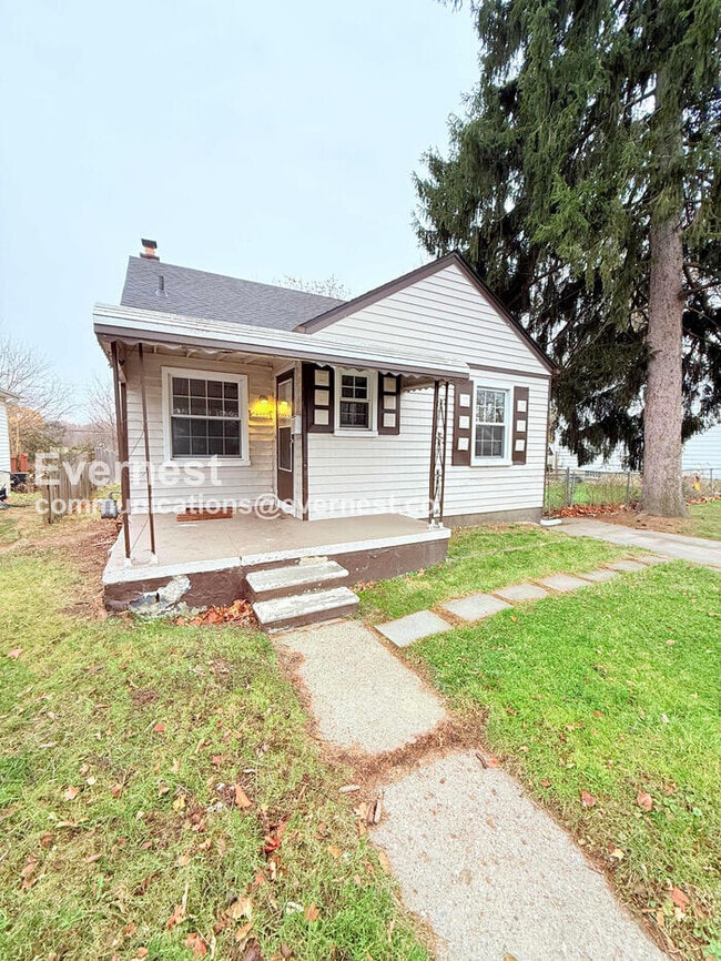 Photo - 25337 Ivanhoe Ave