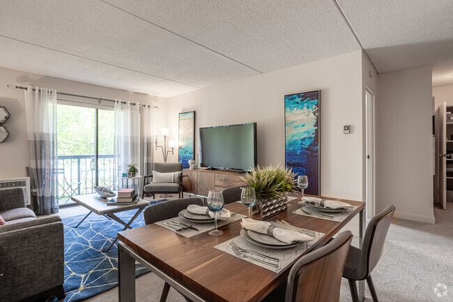 1HAB, 1BA - Shrewsbury Commons