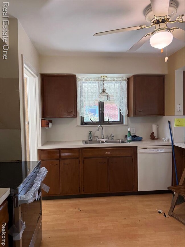 Photo - 15087 Thomas Ave
