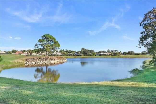 Photo - 2225 SW Creekside Dr