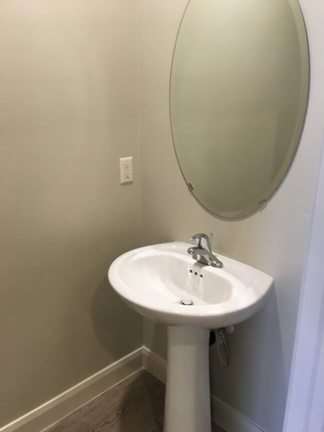 Photo - 3 bed 2.5 bath Townhome for rent, small dog allowed!